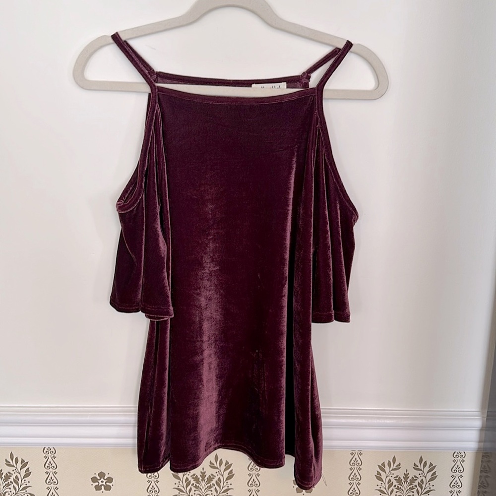 NWT Ultra Flirt Velvet Finish Cold-Shoulder Top Juniors L Wine/Maroon Stretch